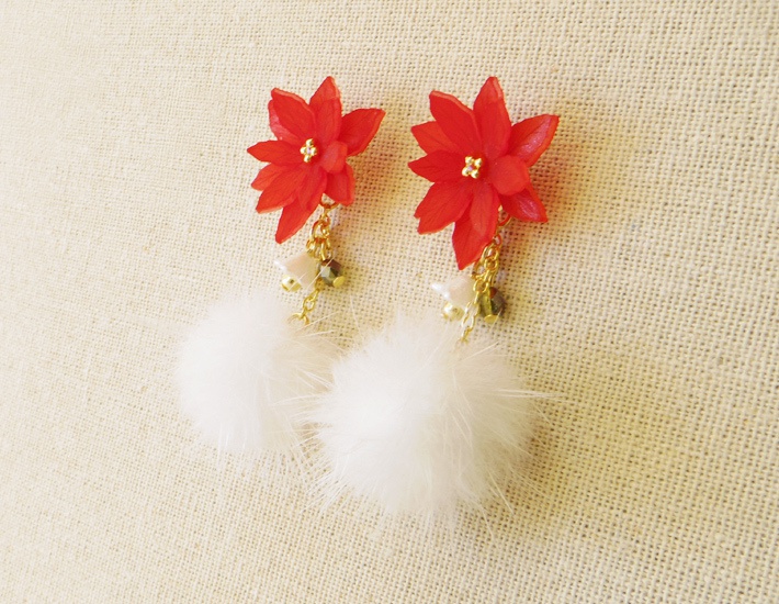 ポインセチアのイヤリング