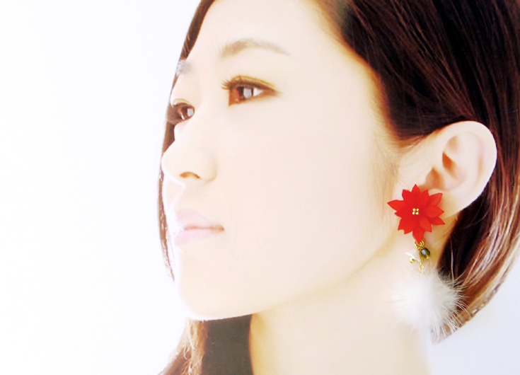 ポインセチアのイヤリング