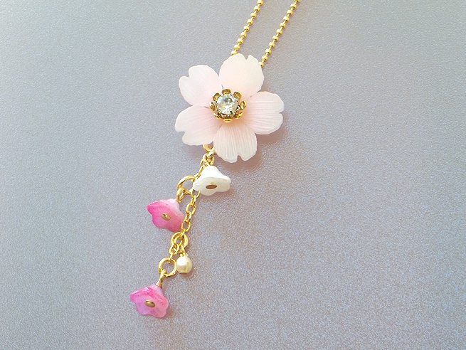 桜のネックレス