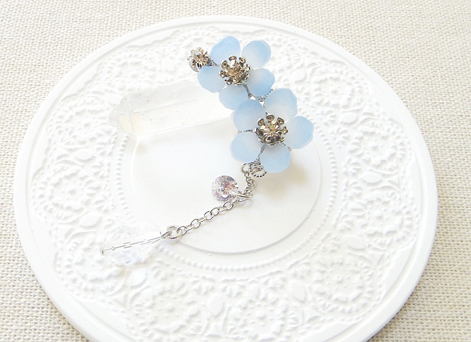 ネモフィラのイヤーカフ