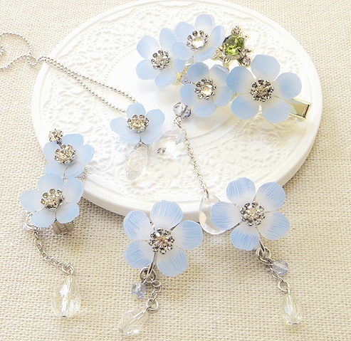 ネモフィラのイヤーカフ