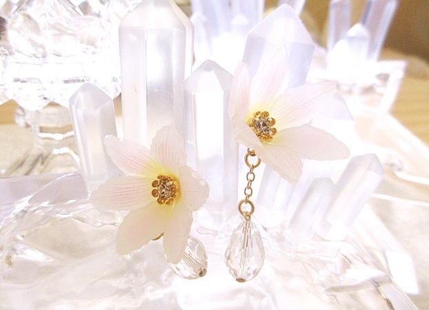 ユリのピアス(イヤリング変更可)