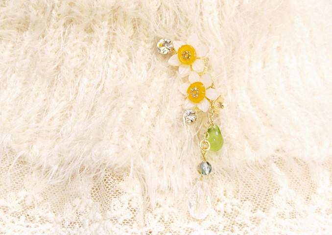 水仙のイヤーカフ