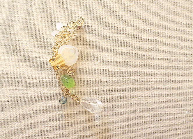 水仙のイヤーカフ