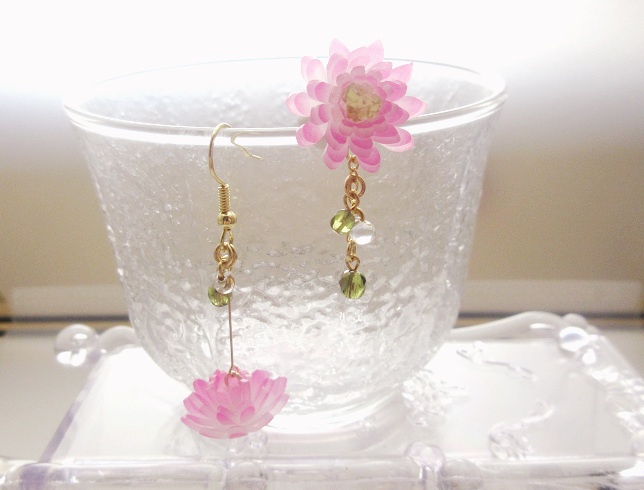 蓮華草のピアス