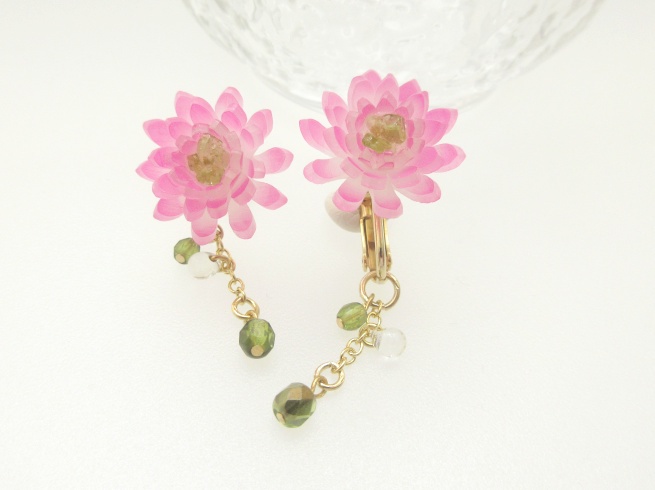 蓮華草のピアス