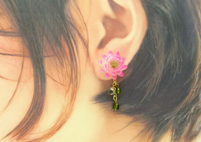 蓮華草のピアス