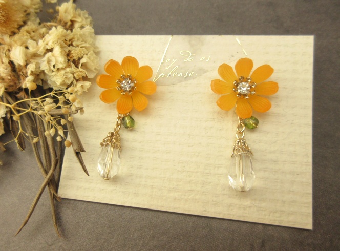 コスモスのピアス