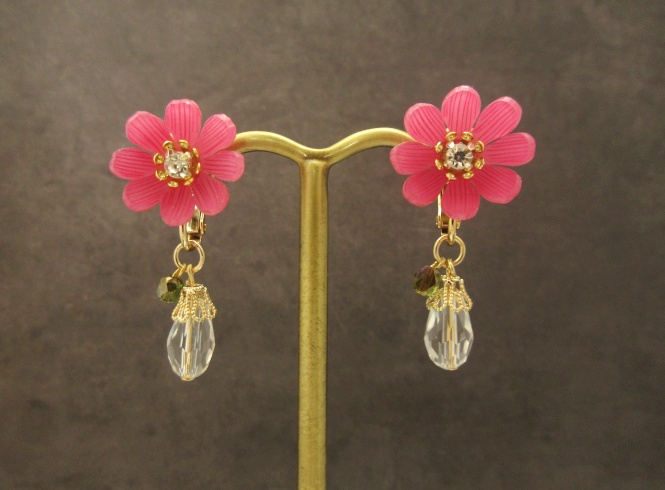 コスモスのピアス