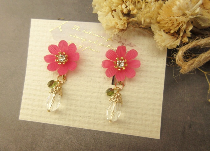 コスモスのピアス