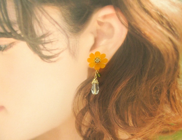 コスモスのピアス