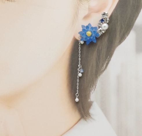 睡蓮のイヤーカフ