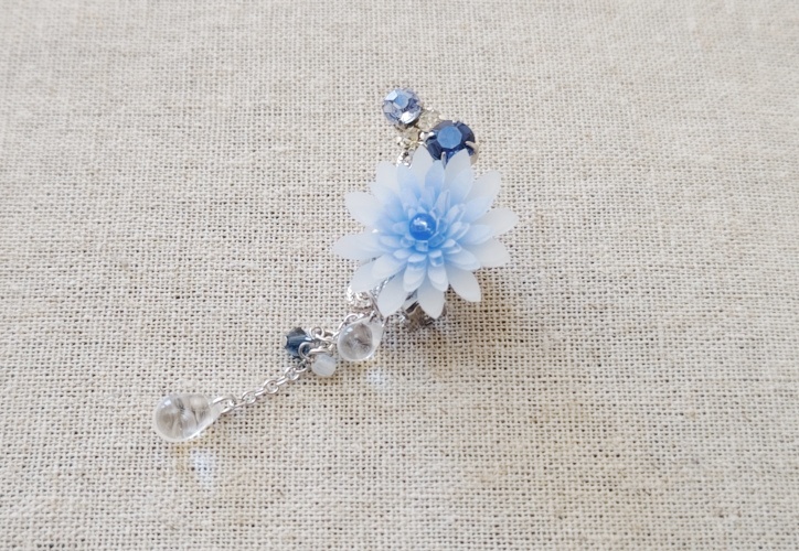 氷雪菊のイヤーカフ