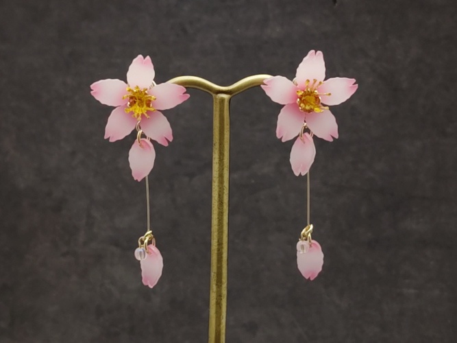 彼岸桜のピアス(イヤリング変更可)