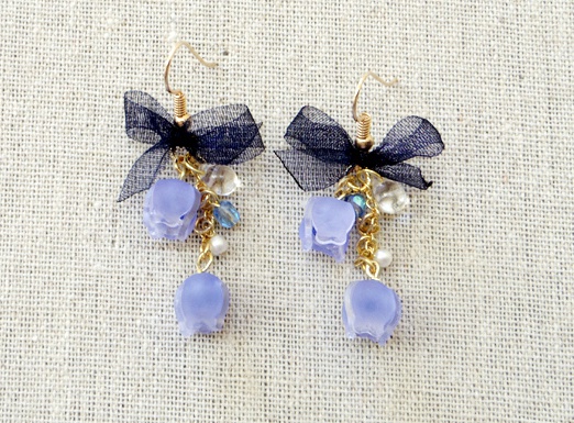 《夜間飛行のピアス》イヤリング変更可 メアリと魔女の花