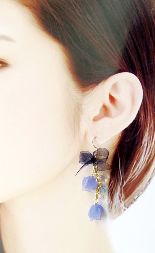 《夜間飛行のピアス》イヤリング変更可 メアリと魔女の花