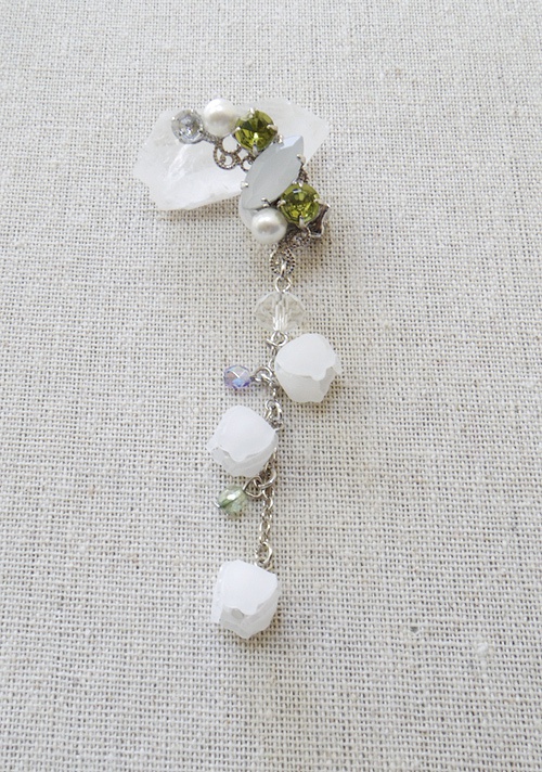 スズランのイヤーカフ