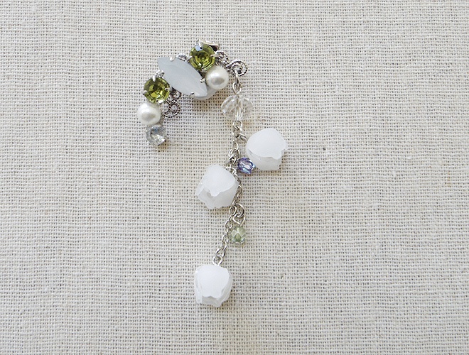 スズランのイヤーカフ