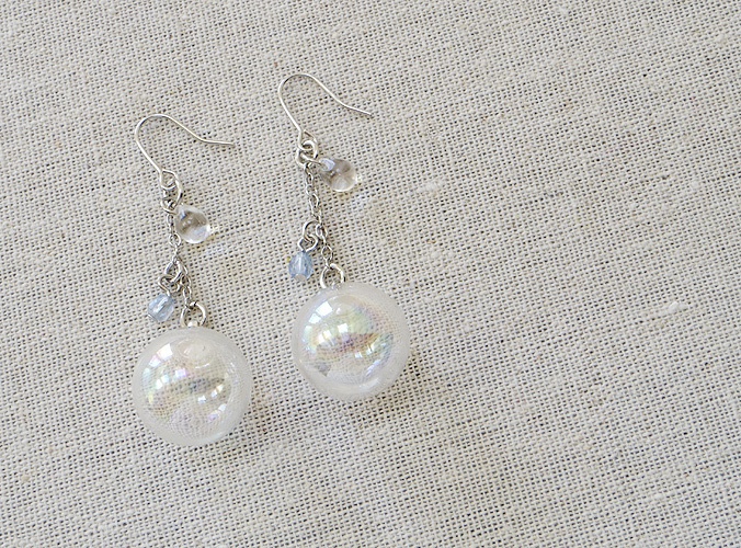 シャボン玉のピアス