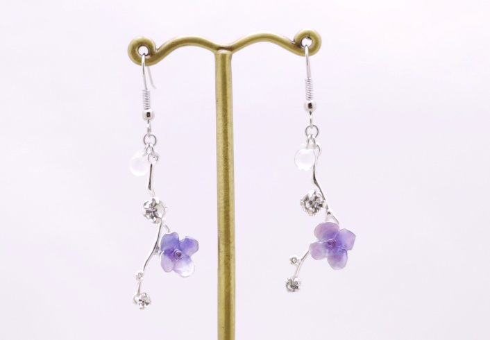 一輪紫陽花のピアス