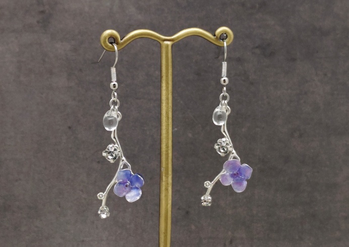 一輪紫陽花のピアス