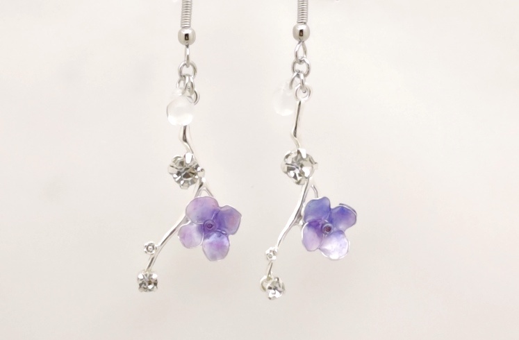 一輪紫陽花のピアス