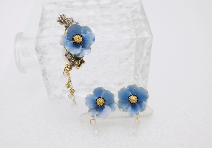 ブルーポピーのピアス