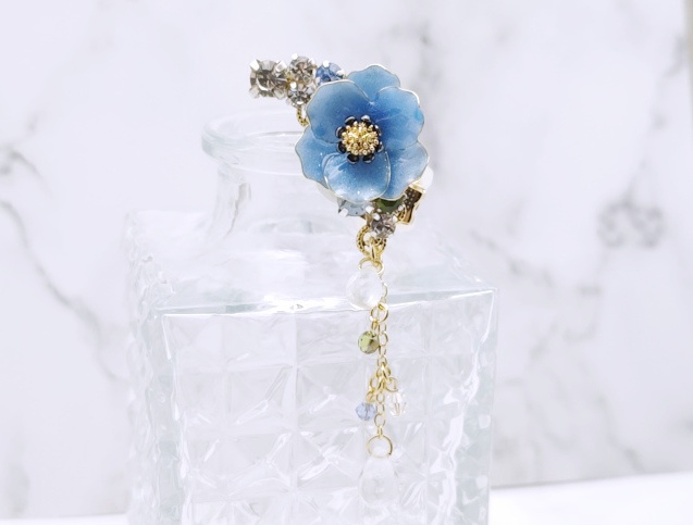 ブルーポピーのイヤーカフ