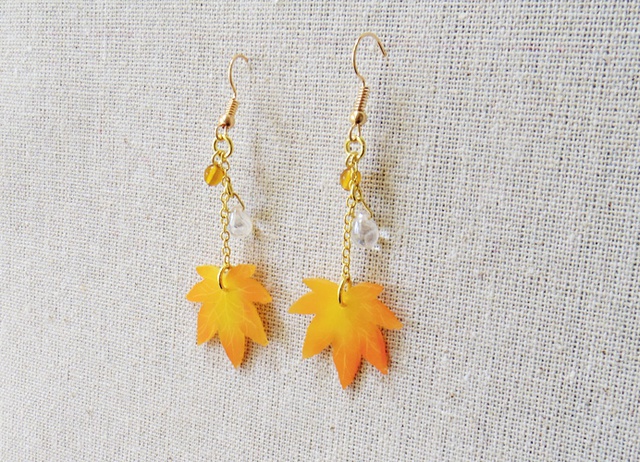 紅葉のピアス