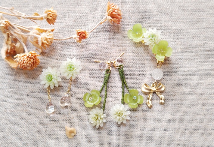 シロツメクサとクローバーのピアス