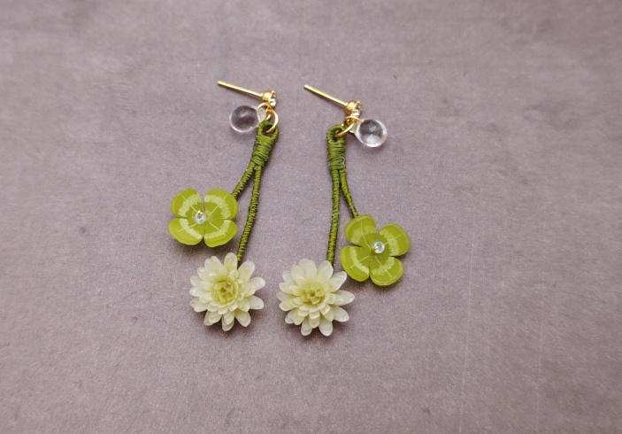 シロツメクサとクローバーのピアス