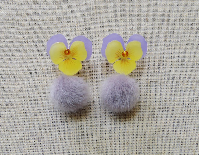 パンジーのピアス