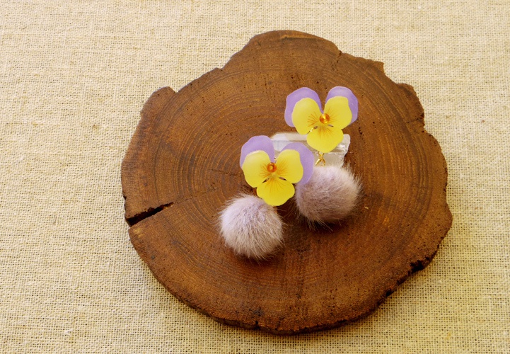 パンジーのピアス