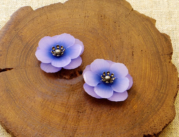 アネモネのピアス(青)