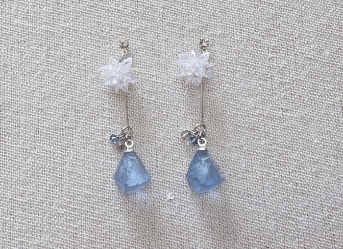 氷雪鉱石のピアス
