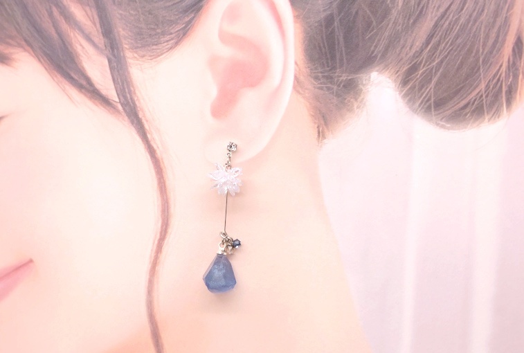 氷雪鉱石のピアス