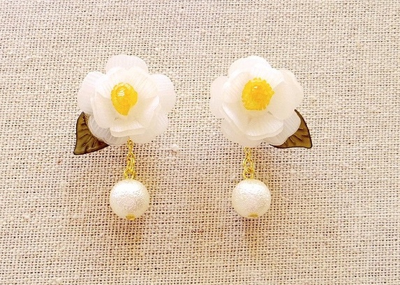 【白椿のピアス】