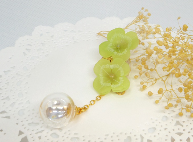 クローバーとシャボンのイヤーカフ