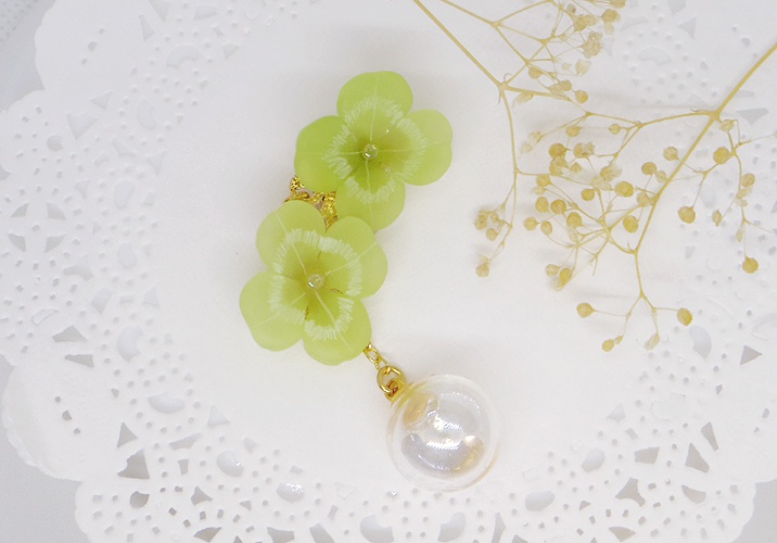 クローバーとシャボンのイヤーカフ