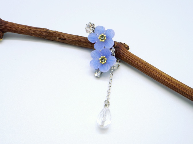 勿忘草のイヤーカフ