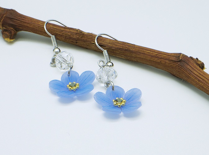勿忘草のピアス
