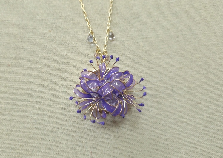藤彼岸花のネックレス