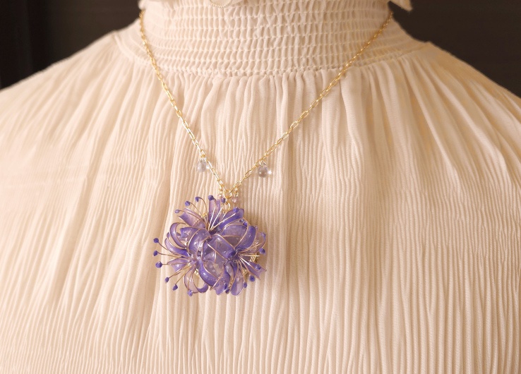 藤彼岸花のネックレス