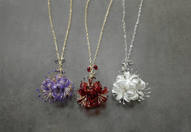 藤彼岸花のネックレス
