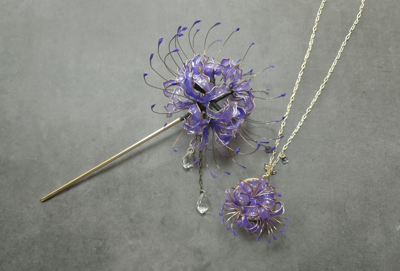 藤彼岸花のネックレス