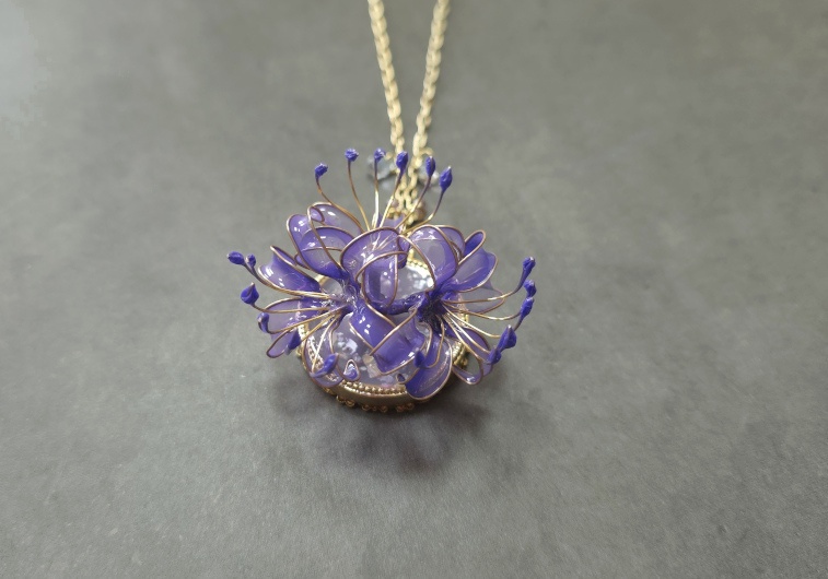藤彼岸花のネックレス