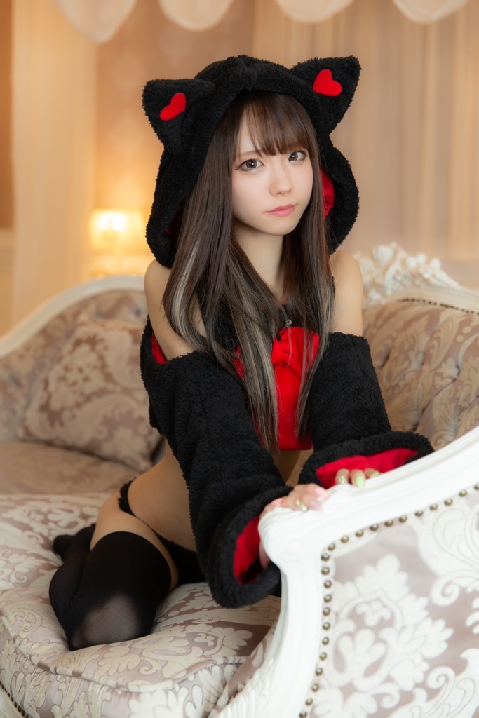 ゆのちゃデジタル写真集02『ゆのちゃは黒ねこになっちゃった』