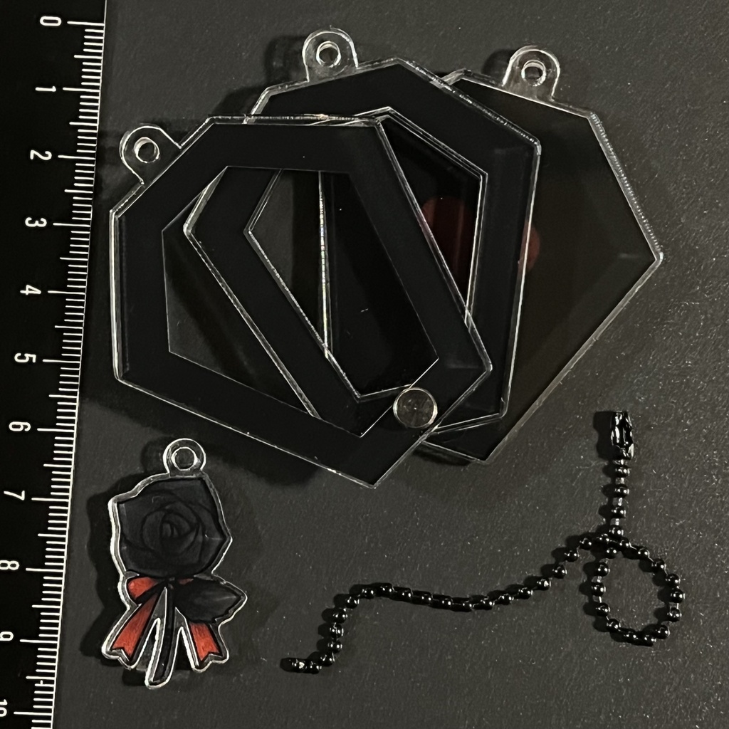 ⚰️🌹棺型シャカシャカアクキー🌹⚰️