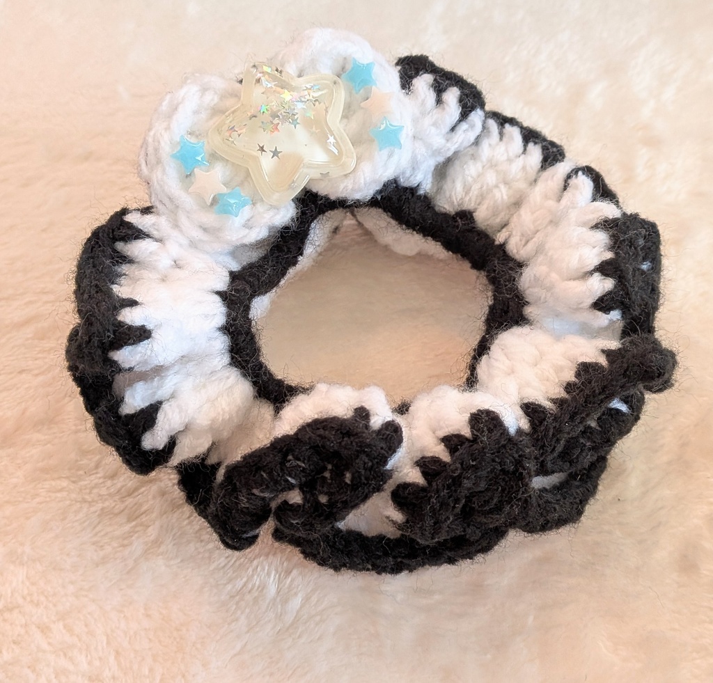 秩序のカリスマ 草薙理解 イメージかぎ針編みシュシュ 白星ver  