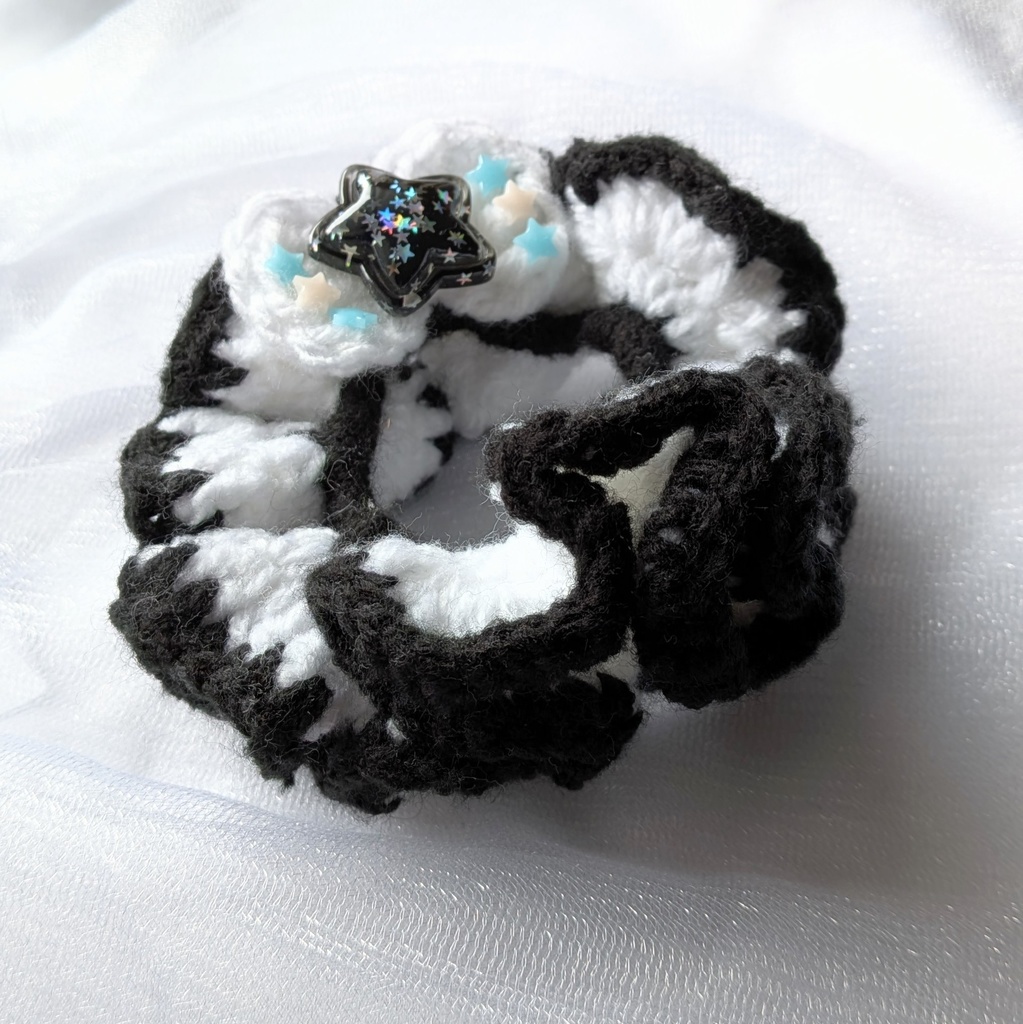 草薙理解 魔法使いブレイク イメージ かぎ針編みシュシュ 黒星ver